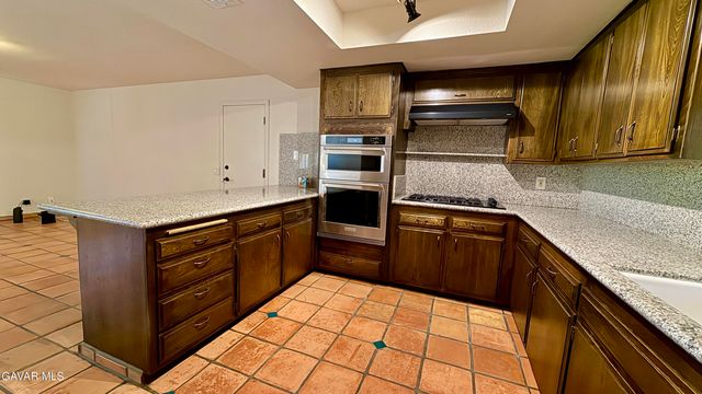 2342 W Avenue N, Palmdale, CA 93551