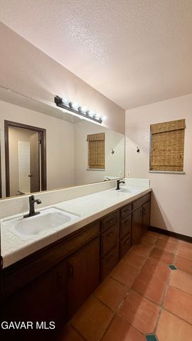 2342 W Avenue N, Palmdale, CA 93551