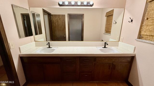 2342 W Avenue N, Palmdale, CA 93551