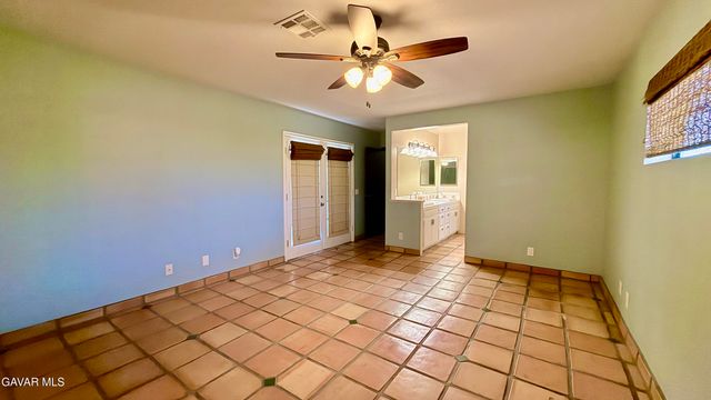 2342 W Avenue N, Palmdale, CA 93551