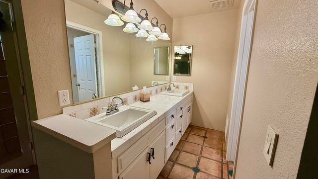 2342 W Avenue N, Palmdale, CA 93551