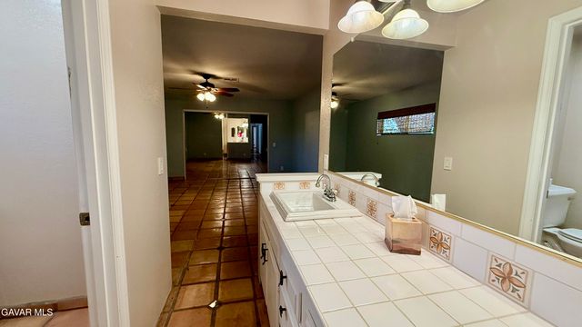 2342 W Avenue N, Palmdale, CA 93551