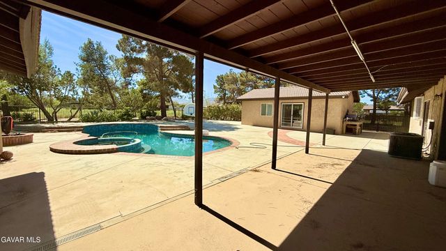 2342 W Avenue N, Palmdale, CA 93551