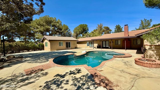 2342 W Avenue N, Palmdale, CA 93551