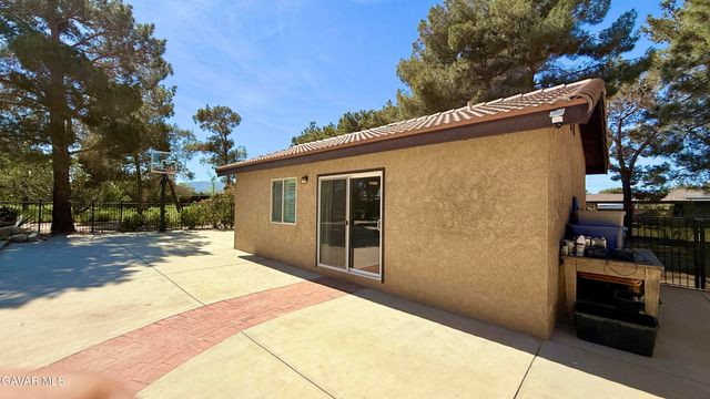 2342 W Avenue N, Palmdale, CA 93551