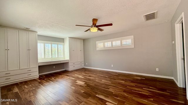 2342 W Avenue N, Palmdale, CA 93551