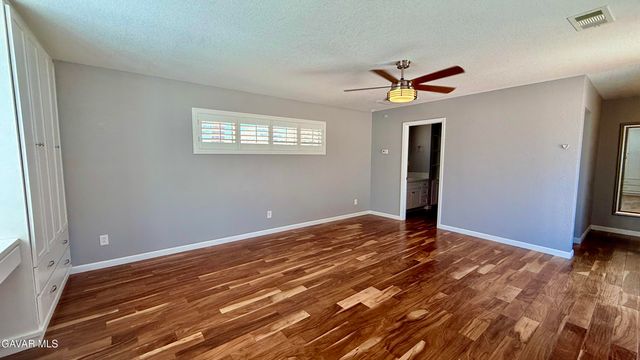 2342 W Avenue N, Palmdale, CA 93551