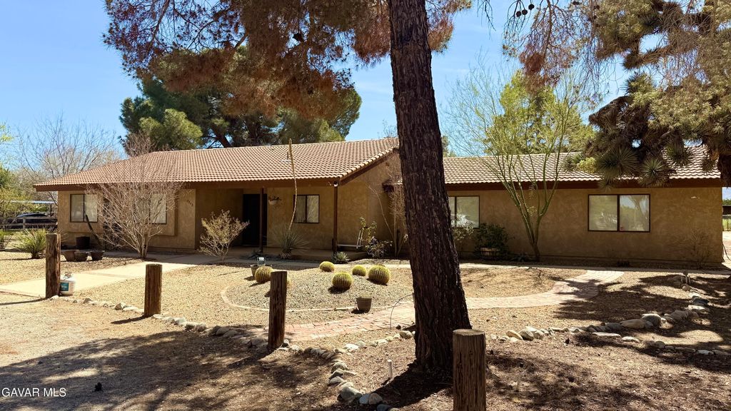 2342 W Avenue N, Palmdale, CA 93551