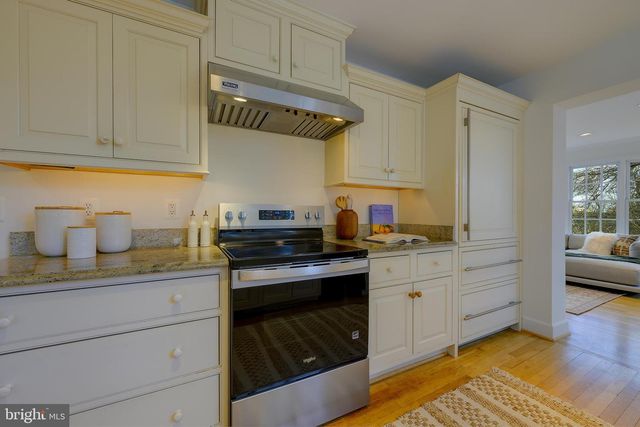 2625 S HAYES ST, Arlington, VA 22202