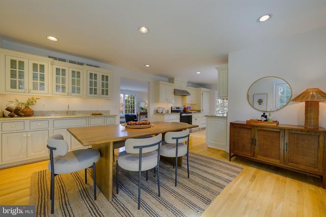 2625 S HAYES ST, Arlington, VA 22202