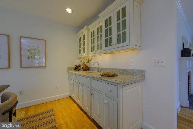 2625 S HAYES ST, Arlington, VA 22202