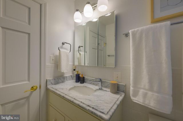 2625 S HAYES ST, Arlington, VA 22202