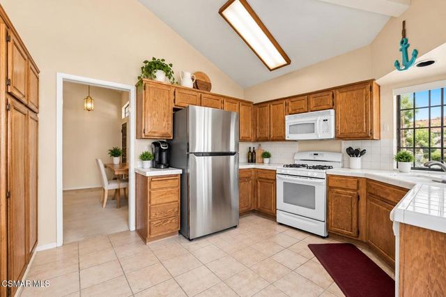 330 Country Club Drive A, Simi Valley, CA 93065
