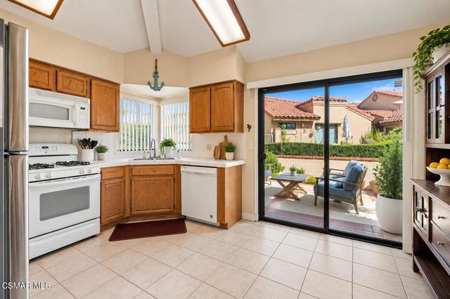 330 Country Club Drive A, Simi Valley, CA 93065