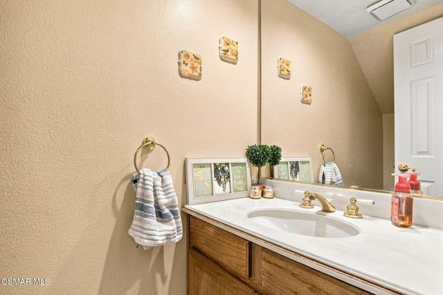 330 Country Club Drive A, Simi Valley, CA 93065
