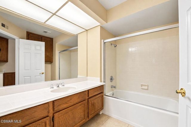 330 Country Club Drive A, Simi Valley, CA 93065