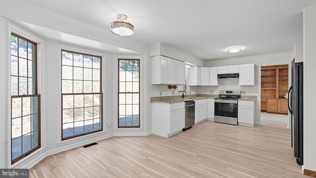 2425 HARPOON DR, Stafford, VA 22554