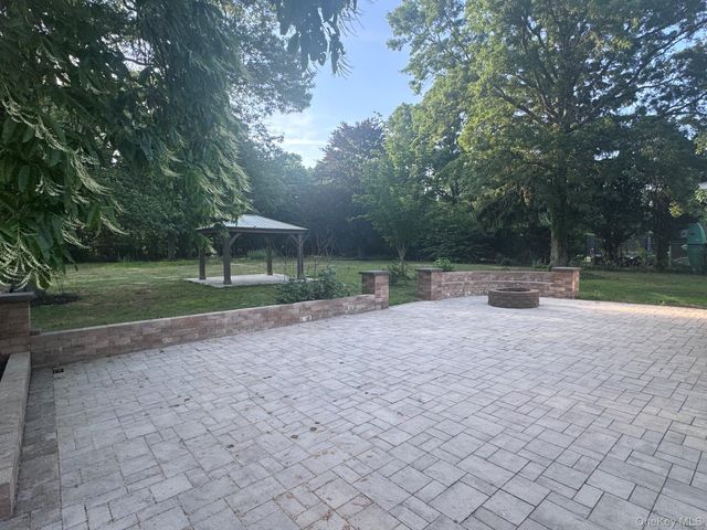 135 Church Road, Great River, NY 11739