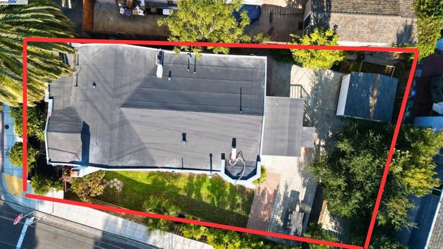 2700 26Th Ave, Oakland, CA 94601