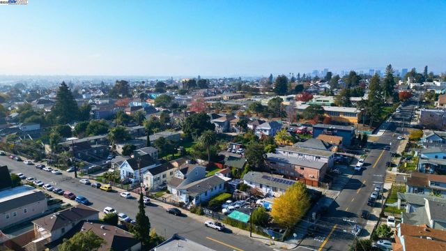2700 26Th Ave, Oakland, CA 94601