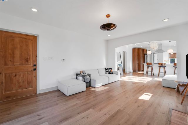 2700 26Th Ave, Oakland, CA 94601