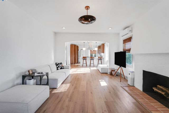 2700 26Th Ave, Oakland, CA 94601