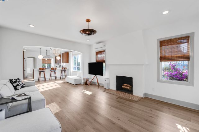 2700 26Th Ave, Oakland, CA 94601