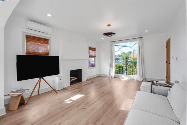 2700 26Th Ave, Oakland, CA 94601