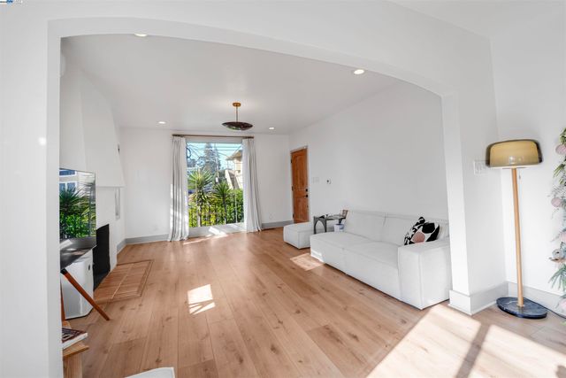 2700 26Th Ave, Oakland, CA 94601