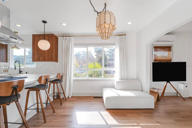 2700 26Th Ave, Oakland, CA 94601