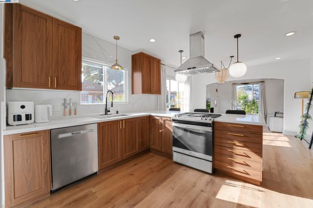 2700 26Th Ave, Oakland, CA 94601