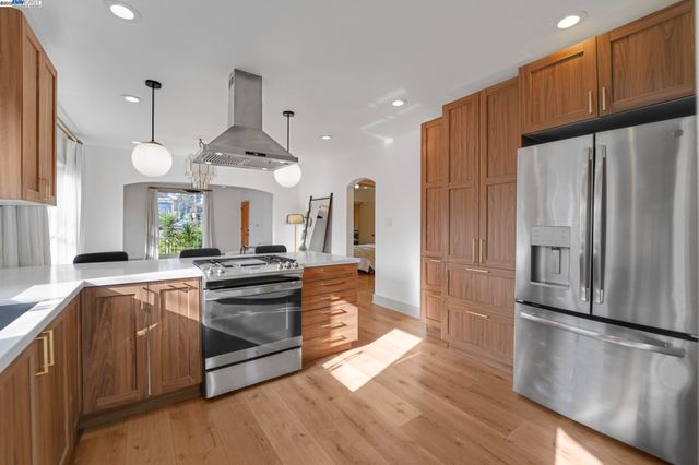 2700 26Th Ave, Oakland, CA 94601