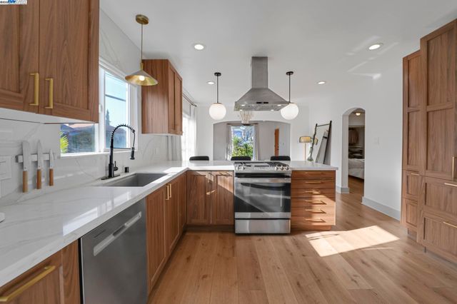 2700 26Th Ave, Oakland, CA 94601