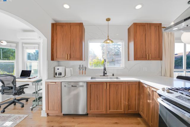 2700 26Th Ave, Oakland, CA 94601