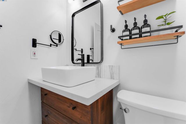 2700 26Th Ave, Oakland, CA 94601