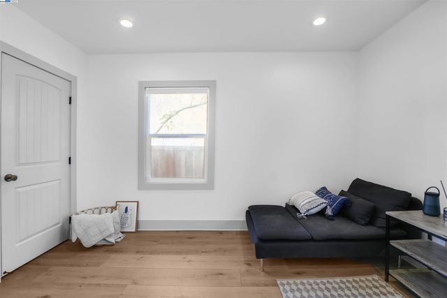 2700 26Th Ave, Oakland, CA 94601