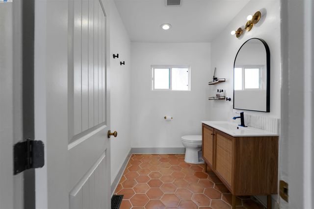 2700 26Th Ave, Oakland, CA 94601