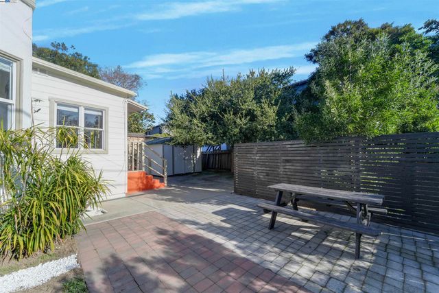 2700 26Th Ave, Oakland, CA 94601