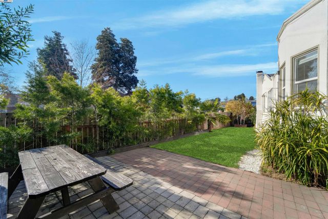 2700 26Th Ave, Oakland, CA 94601