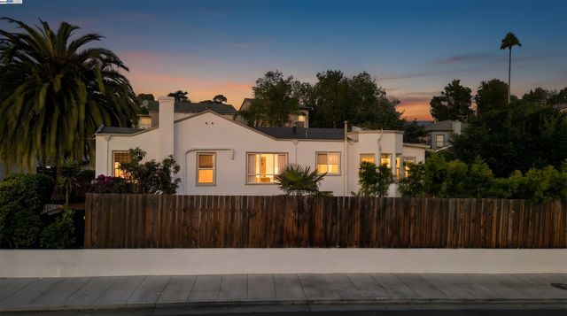 2700 26Th Ave, Oakland, CA 94601