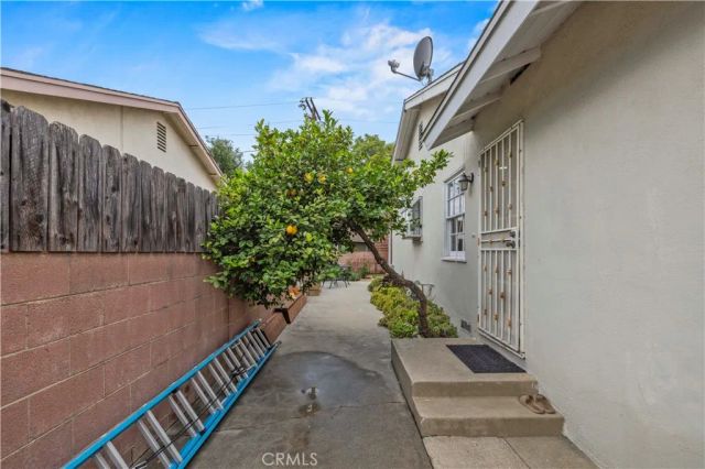 8511 Canterbury, Sun Valley, CA 91352