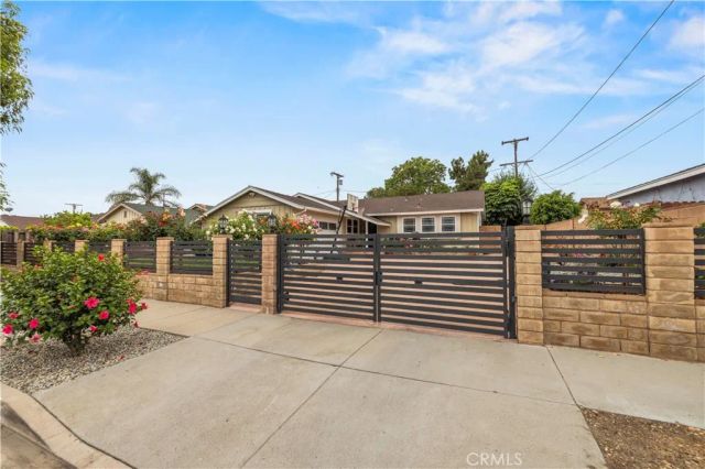 8511 Canterbury, Sun Valley, CA 91352