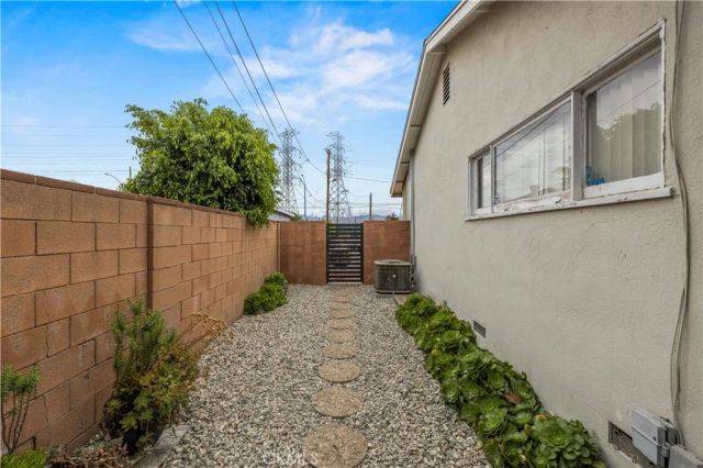 8511 Canterbury, Sun Valley, CA 91352