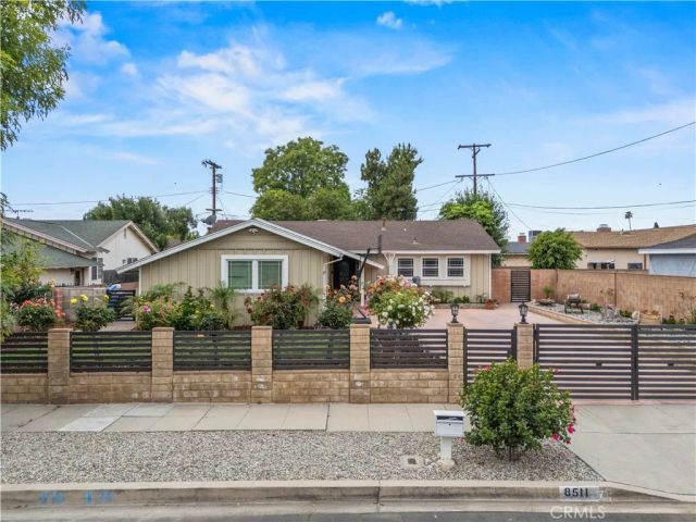 8511 Canterbury, Sun Valley, CA 91352