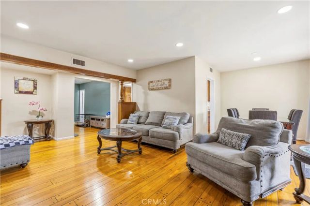 8511 Canterbury, Sun Valley, CA 91352