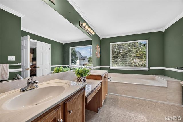 2052 Peine Forest Drive, Wentzville, MO 63385
