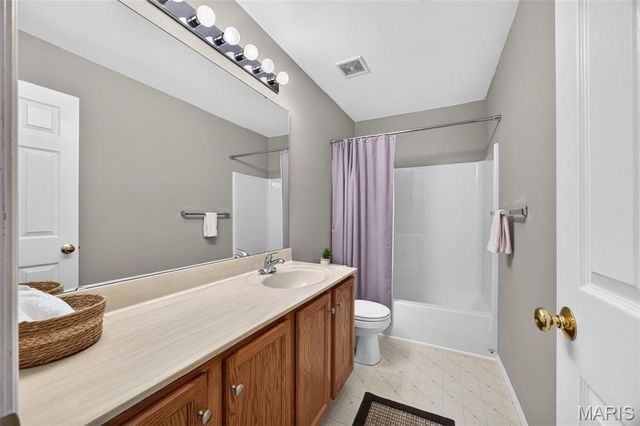 2052 Peine Forest Drive, Wentzville, MO 63385