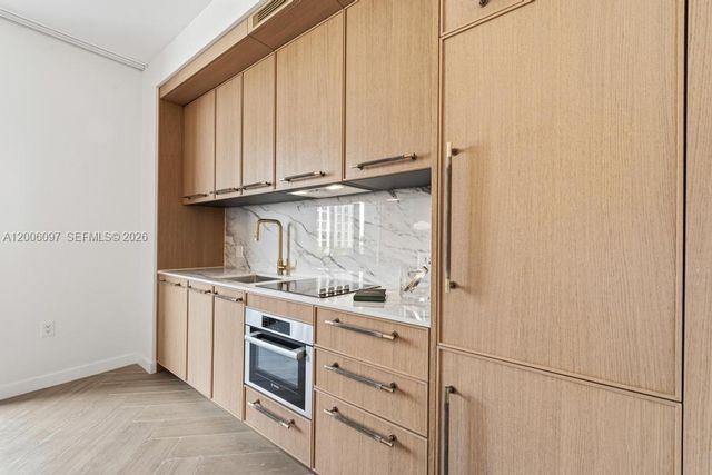 2700 NW 2 238, Miami, FL 33127