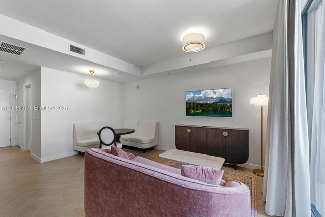 2700 NW 2 238, Miami, FL 33127