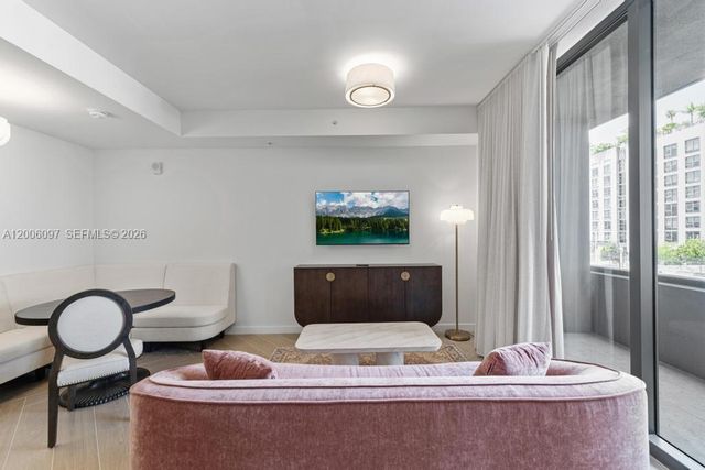 2700 NW 2 238, Miami, FL 33127